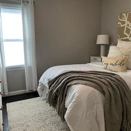 Cozy, 1St Floor Apartment 2Bdrms Plus Semi Private Room With Futon Pets With Fee Family Friendly Close To Everything Cleveland Bagian luar foto