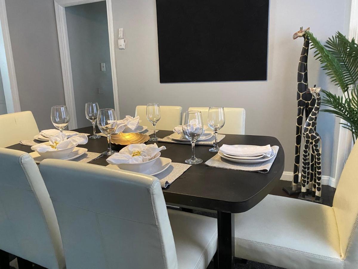 Cozy, 1St Floor Apartment 2Bdrms Plus Semi Private Room With Futon Pets With Fee Family Friendly Close To Everything Cleveland Bagian luar foto