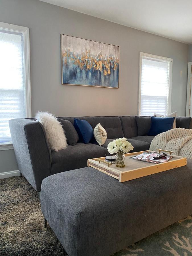 Cozy, 1St Floor Apartment 2Bdrms Plus Semi Private Room With Futon Pets With Fee Family Friendly Close To Everything Cleveland Bagian luar foto